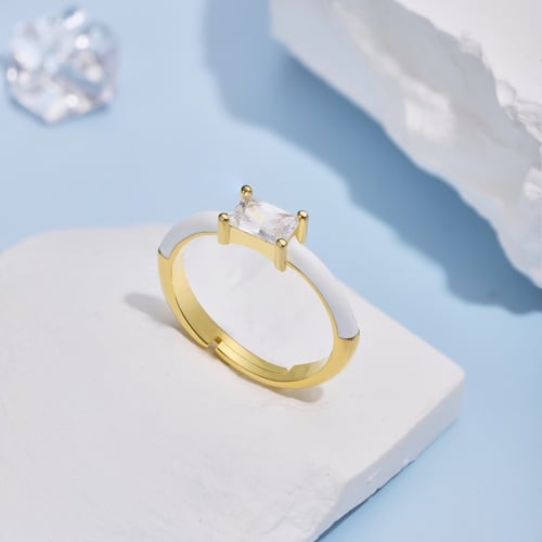 خاتم ماربيلامن المينا الأبيض والفضة المطلية بالذهب