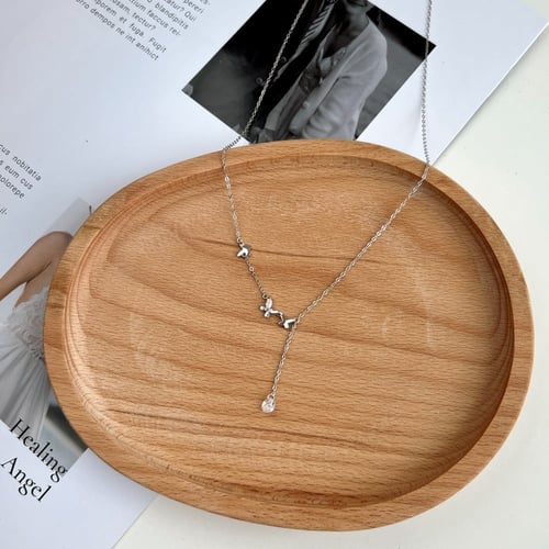 سلسال الفراشات من احجار الـCZ والفضة المطلية بالرو...