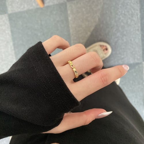 خاتم سطح القمر من احجار الـCZ والفضة المطلية بالذه...