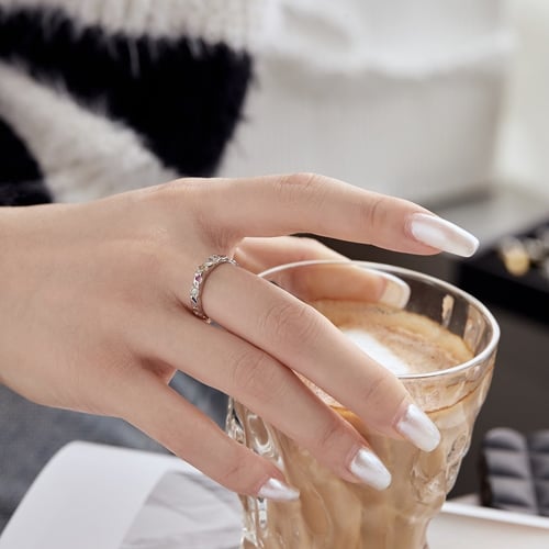 خاتم سطح القمر من احجار الـCZ والفضة المطلية بالرو...