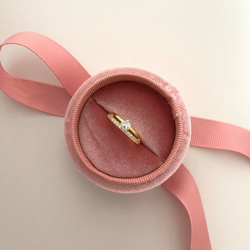 خاتم مونيكا من احجار الـ CZ والفضة ذهبي