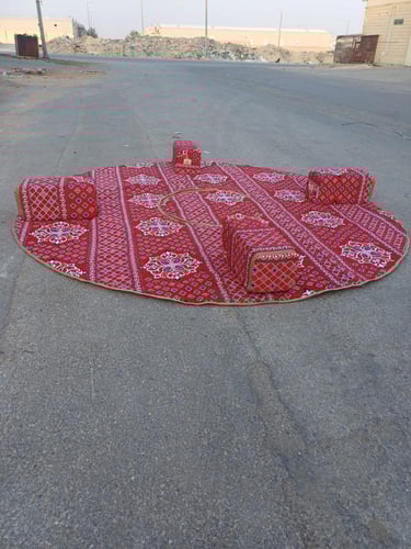 جلسات ارضية دائرية بعددة الوان