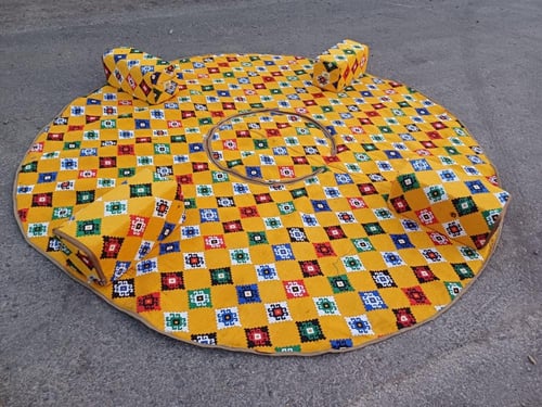 جلسات ارضية دائرية بعددة الوان