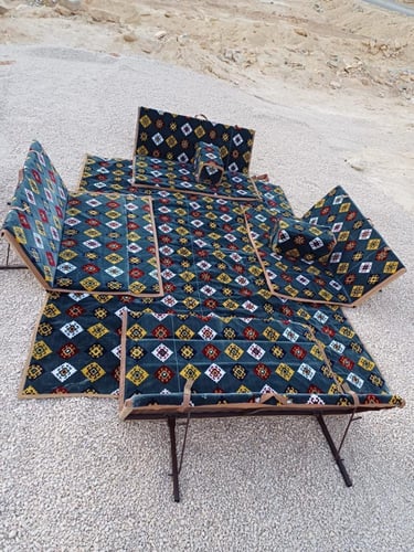 جلسة ارضية مع تكاية