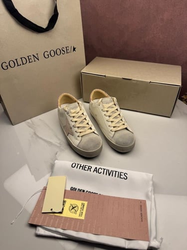 GOLDEN GOOSE