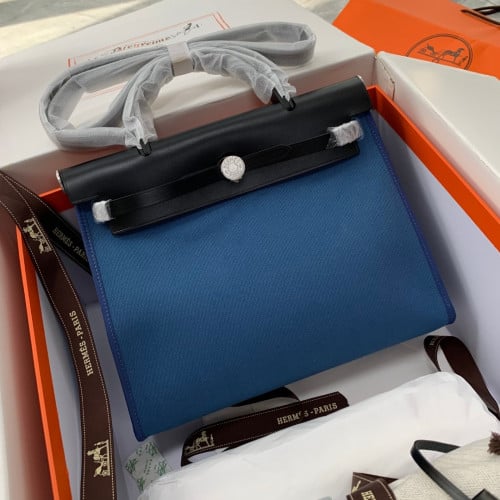 Her bag Hermes size:31