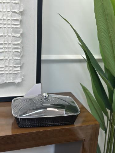 صحن تقديم اكريليك اسود