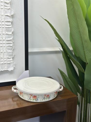 صحن تقديم بغطاء