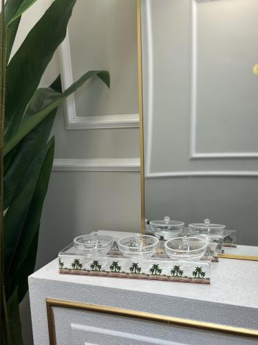 استاند اكريليك بـ3صحون تقديم