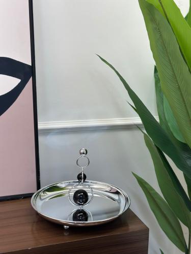 صحن تقديم استيل بكرستال اسود حجم صغير