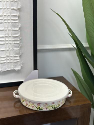 صحن تقديم بغطاء