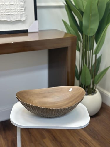 صحن تقديم خشب بني