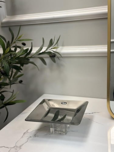 استاند تقديم فضي بقاعدة كرستال