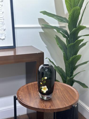 فازة ورد زجاج اسود