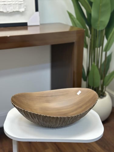 صحن تقديم خشب بني