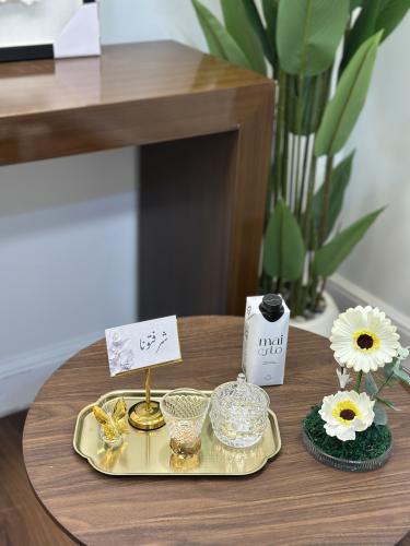 صينية تقديم ذهبي مطفي