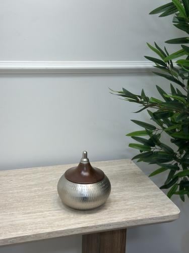 تمرية بغطاء خشب