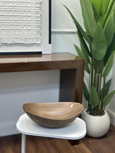 صحن تقديم خشب بني