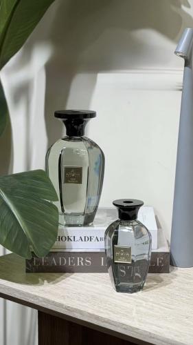 فواحه وشمعة معطرة