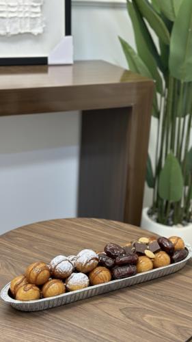 صحن تقديم زجاج فضي