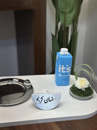 استاند اكريليك فضي