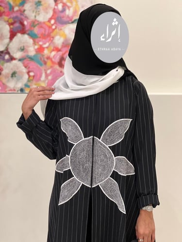 عباية كريب مع تطريز ورده