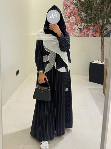 عباية كريب مع تطريز ورده