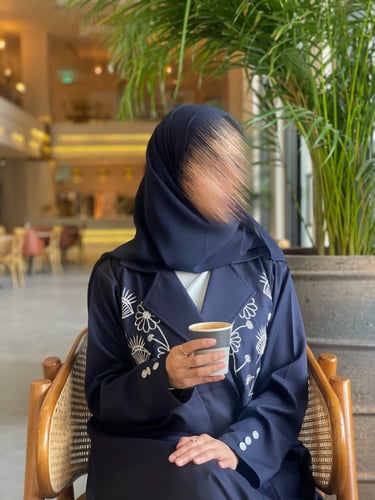 عباية كريب تايواني مع تطريز