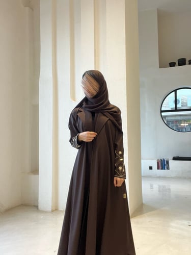 عباية كريب باللون البني