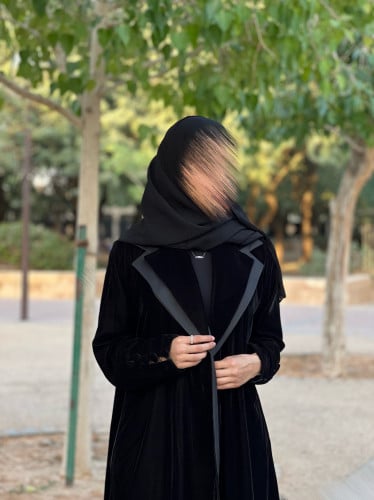 عباية مخمل كوري اسود