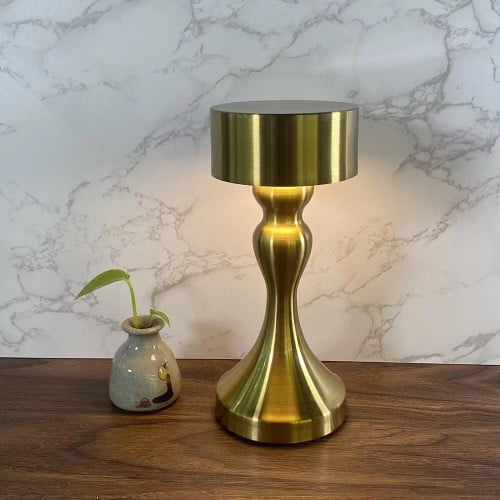 إضاءة طاولة ذهبي