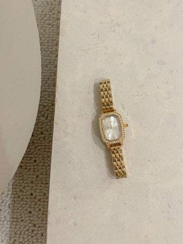 ساعة نسائية