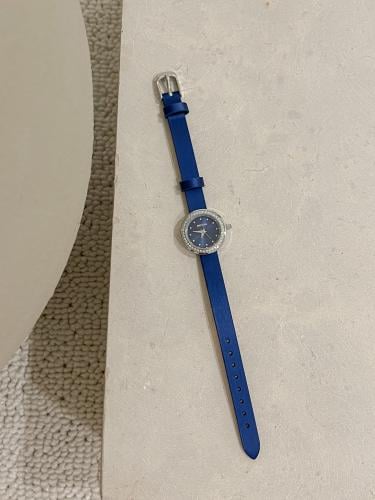 ساعة نسائية جلد