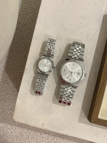 طقم رجالي و نسائي