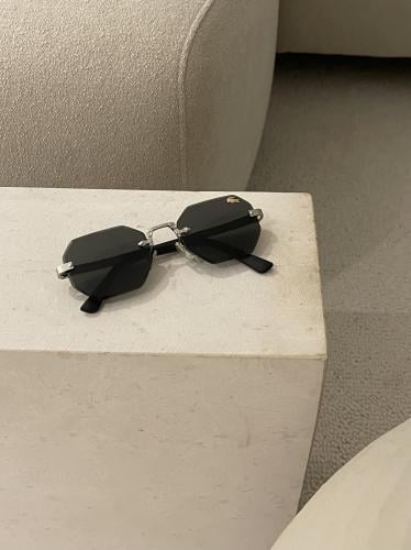 نظارة LACOSTE 21