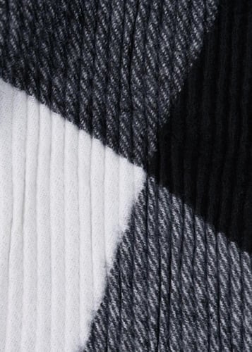 وشاح بليسه شتوي بمربعات أبيض وأسود عصرية