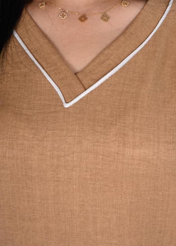 طقم عامله منزليه بياقة v