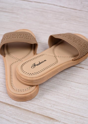 صندل كاجوال بنقشة عصرية