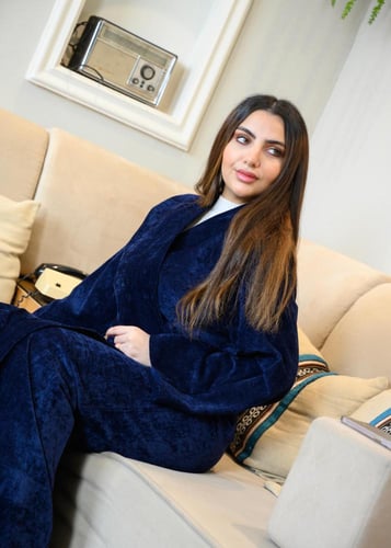 عباية لف كلاسيك مخمل كحلي سادة