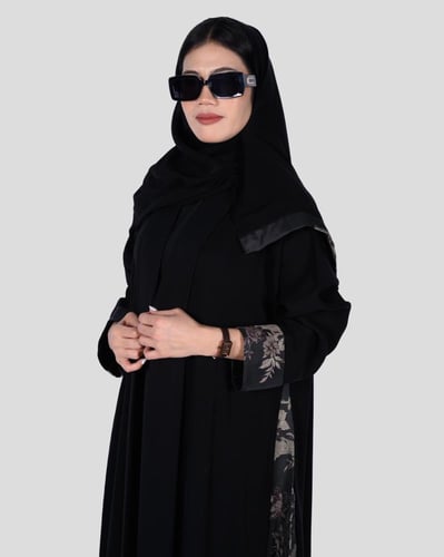 عباية غصون كريب بلاك بيري سوداء بتدخيلة قماش منقوش...