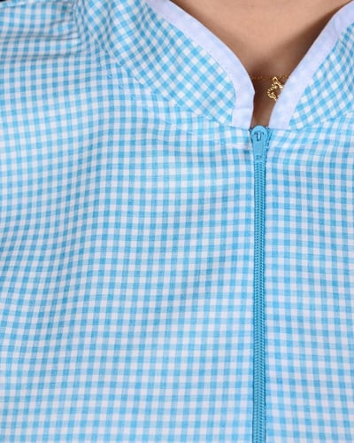 زي عاملة كاروهات