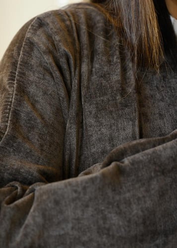 عباية لف كلاسيك مخمل بني سادة