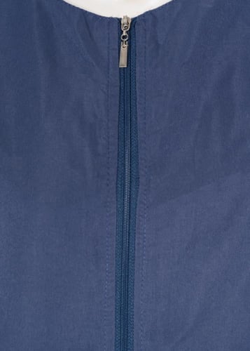 الراحة والأناقة في زي عملي