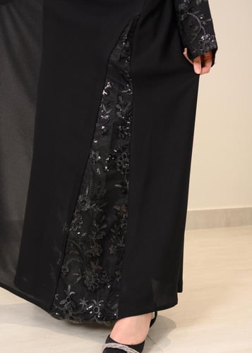 عباءة كريب إنترنت سوداء بتطريز جوميم جانبي فاخر مع...