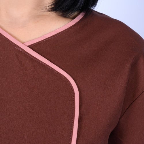 زي عاملات بتصميم أنيق