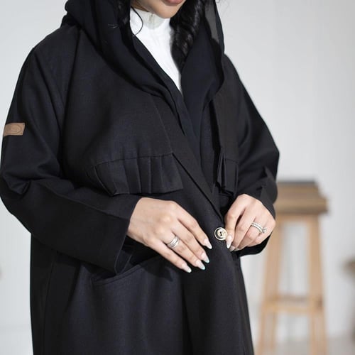 عباية بليزر أسود كتان بجيوب أمامية وصدريه بأطراف ك...