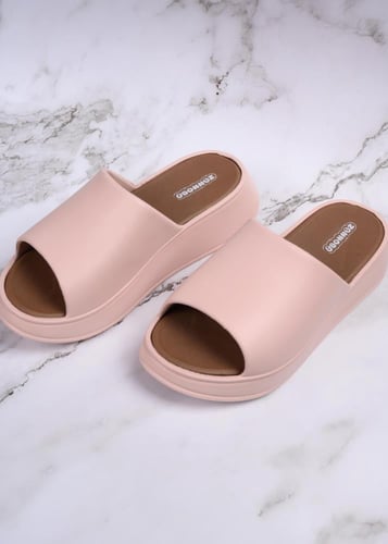 شبشب منزلي بتصميم أنيق