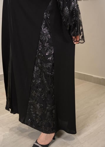 عباءة كريب إنترنت سوداء بأكمام وتفاصيل جانبية من ا...