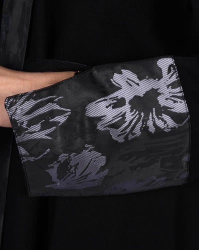 عباية ورود سوداء كلوش كريب بلاك بيري مع قماش جاكار...