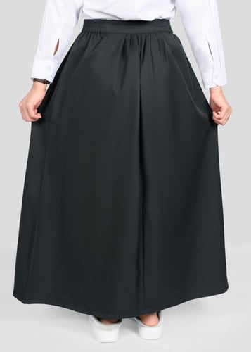 تنورة مدرسية زيتي مصممة خصيصا للمرحلة المتوسطة